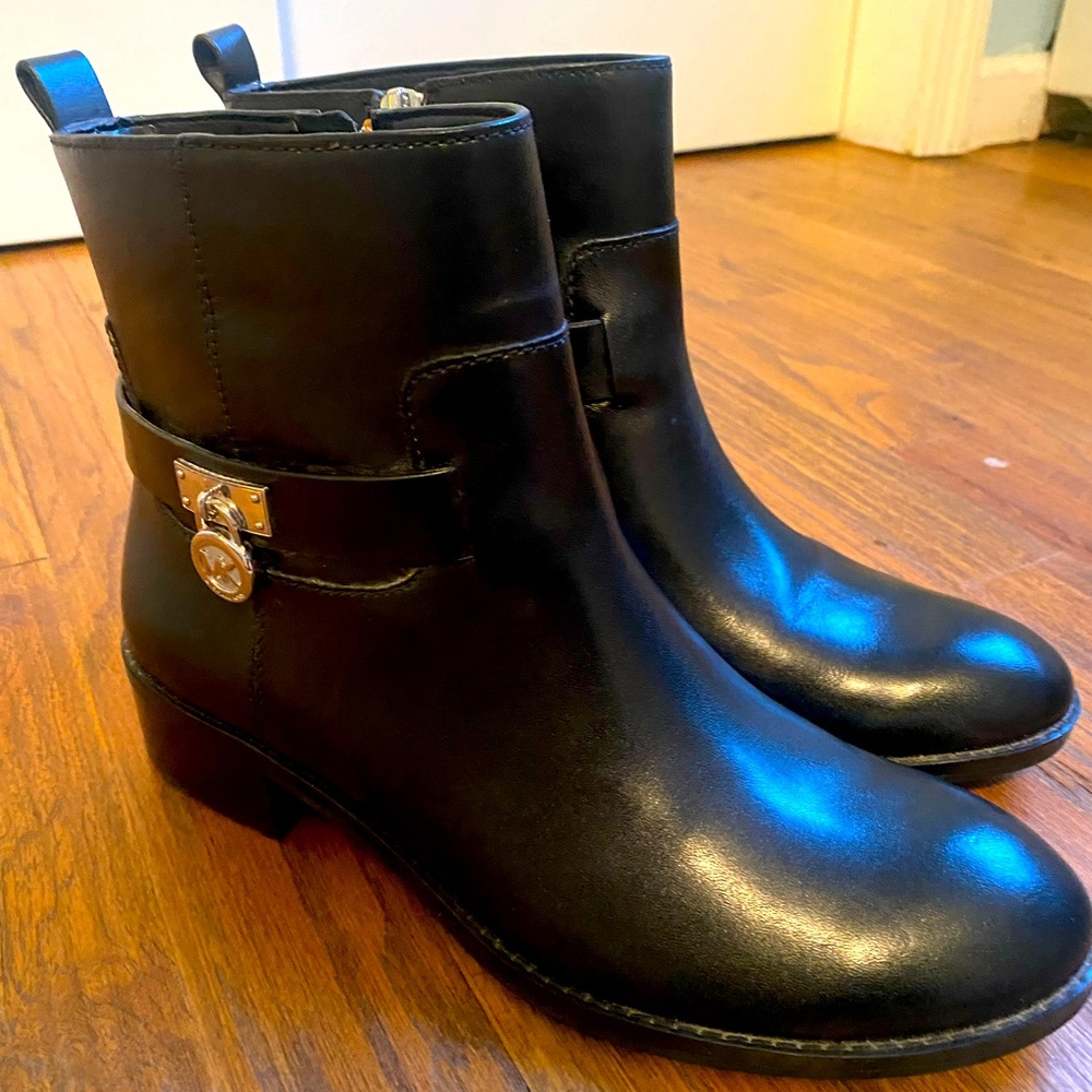 Like new booties. We’re never worn. In perfect condition